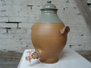 Vineddikkrukke med tappekran, 4,5 l - brun.  H: 35 cm. �: 19 cm